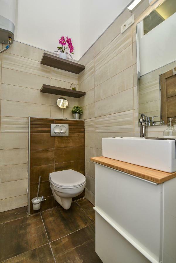 Heart Apartment With Free Private Parking بودابست المظهر الخارجي الصورة